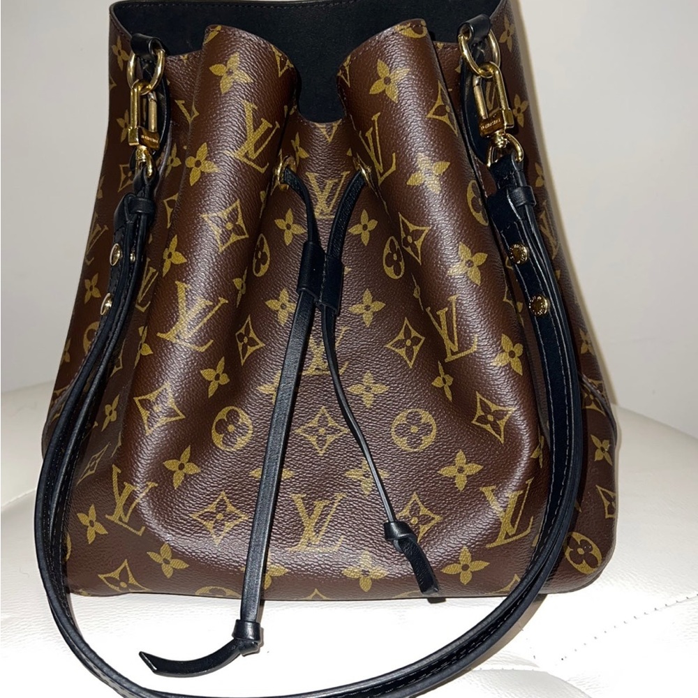 Louis Vuitton NeoNoe MM